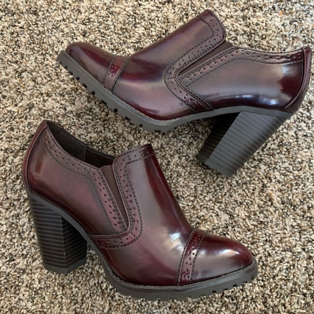 White Mountain Burgundy Block Heel Ankle Booties – Size 8